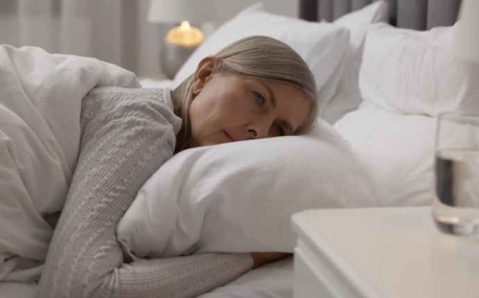 Dårlig søvn i overgangsalderen: Sådan kan du sove bedre